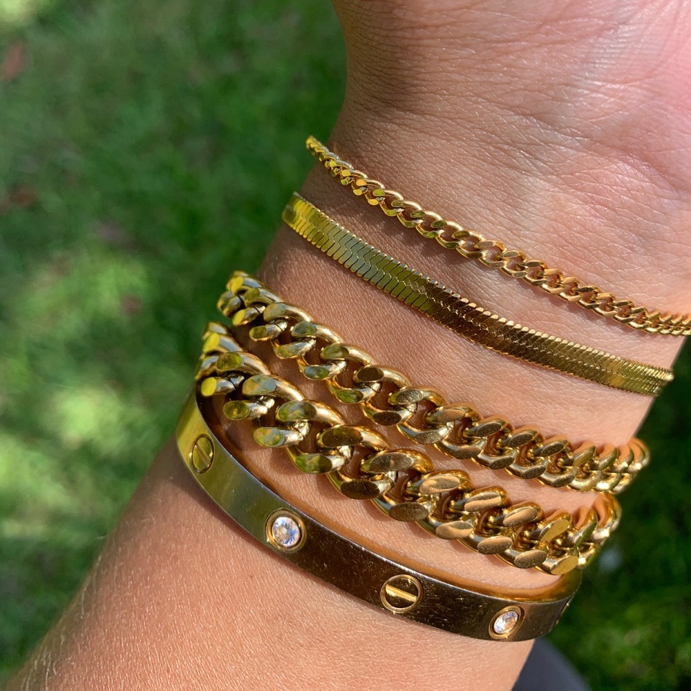 *SOLD*Cuban link chain Bracelet(Medium) - Picture 3 of 3